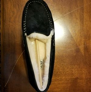 Brand New Ladies UGG size 8 black house slippers